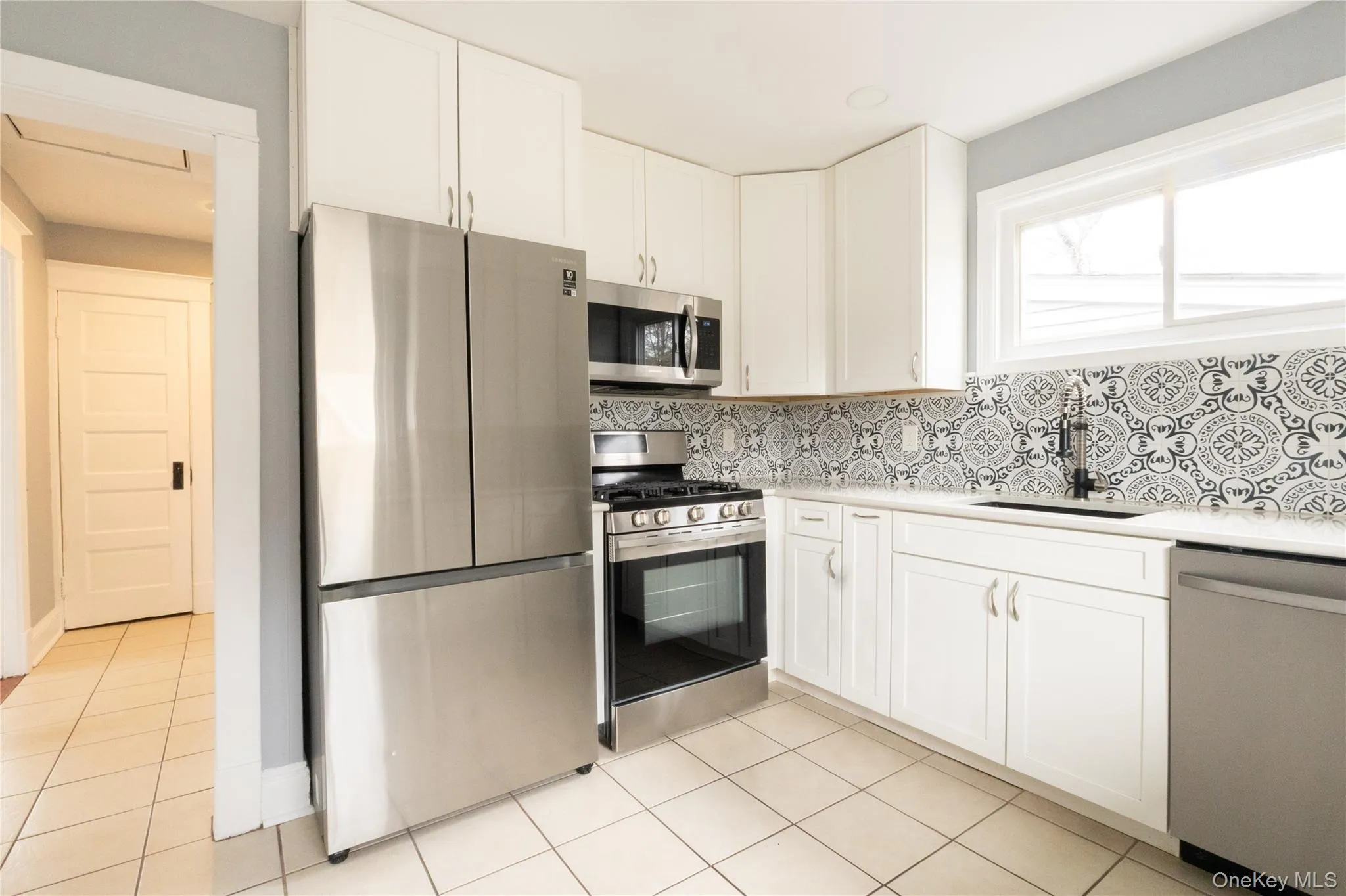 218 Midland Avenue, Orangetown, NY, 2 Bedrooms Bedrooms, 4 Rooms Rooms,1 BathroomBathrooms,Residential Lease,For Rent,Midland,0,972705 218 Midland Avenue, Orangetown, NY, 2 Bedrooms Bedrooms, 4 Rooms Rooms,1 BathroomBathrooms,Residential Lease,For Rent,Midland,0,972705