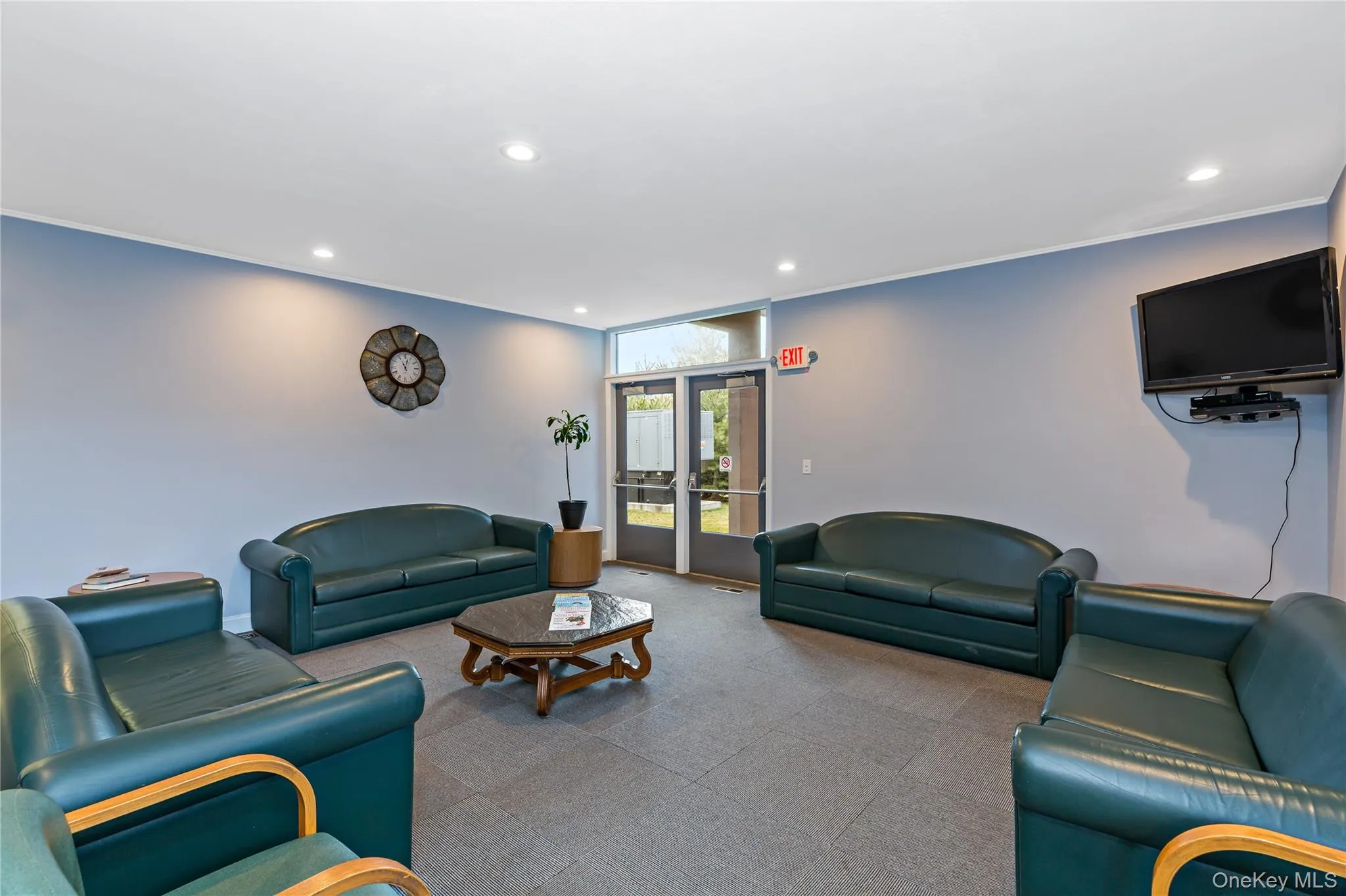 Meet & Greet your neighbors in the lobby living room area with TV & comfortable furniture. Meet & Greet your neighbors in the lobby living room area with TV & comfortable furniture.