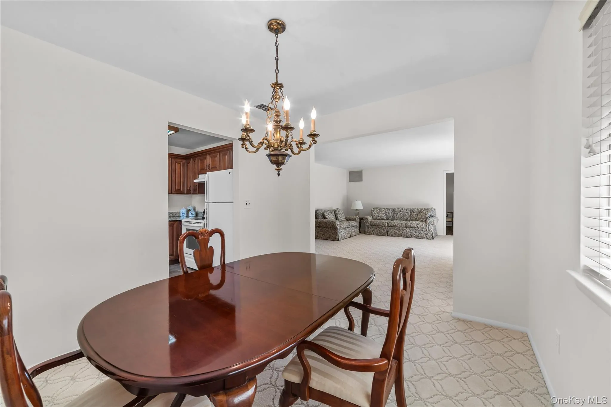 Dining room with space for everyone. Dining room with space for everyone.