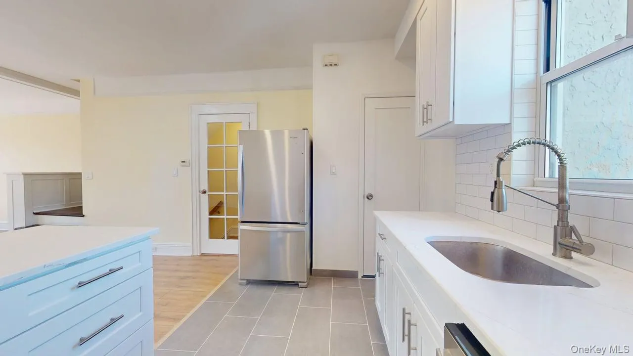 68-11 Dartmouth Street, New York, NY, 4 Bedrooms Bedrooms, 6 Rooms Rooms,2 BathroomsBathrooms,Residential Lease,For Rent,Dartmouth,0,972726 68-11 Dartmouth Street, New York, NY, 4 Bedrooms Bedrooms, 6 Rooms Rooms,2 BathroomsBathrooms,Residential Lease,For Rent,Dartmouth,0,972726