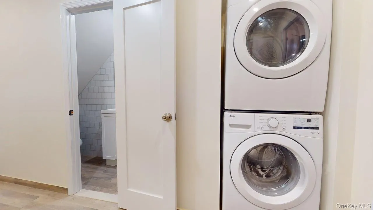 68-11 Dartmouth Street, New York, NY, 4 Bedrooms Bedrooms, 6 Rooms Rooms,2 BathroomsBathrooms,Residential Lease,For Rent,Dartmouth,0,972726 68-11 Dartmouth Street, New York, NY, 4 Bedrooms Bedrooms, 6 Rooms Rooms,2 BathroomsBathrooms,Residential Lease,For Rent,Dartmouth,0,972726