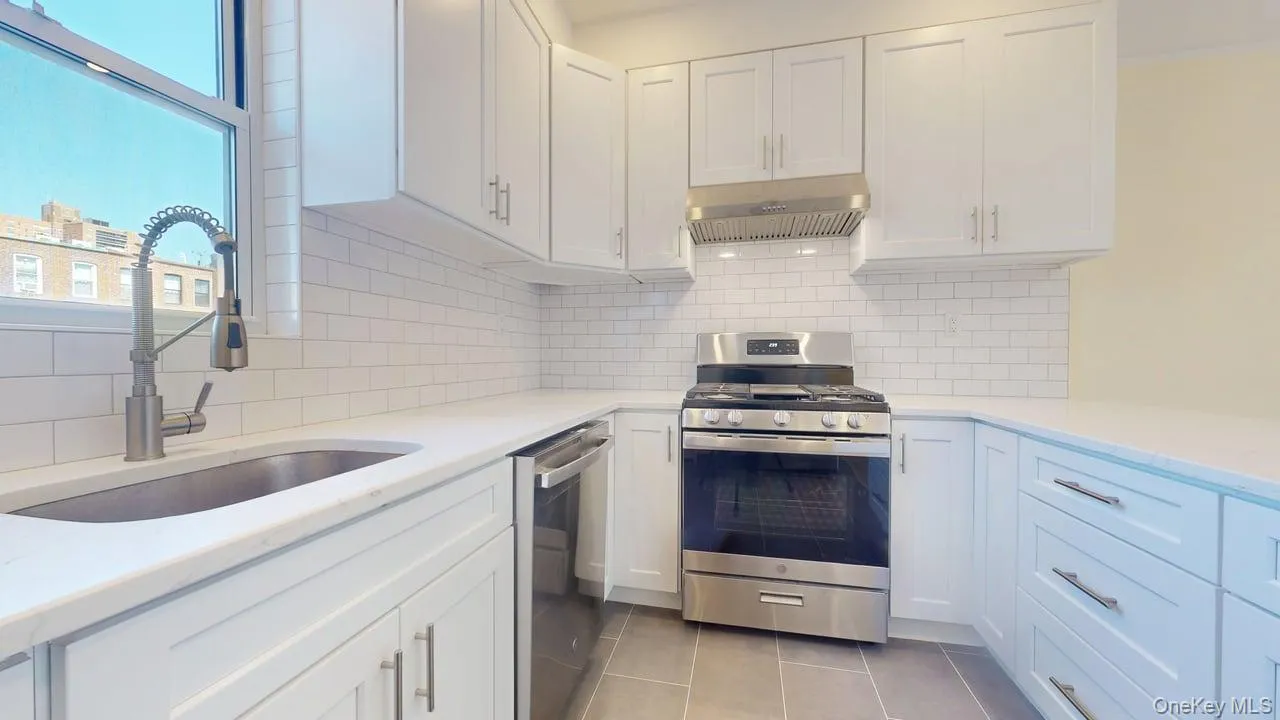 68-11 Dartmouth Street, New York, NY, 4 Bedrooms Bedrooms, 6 Rooms Rooms,2 BathroomsBathrooms,Residential Lease,For Rent,Dartmouth,0,972726 68-11 Dartmouth Street, New York, NY, 4 Bedrooms Bedrooms, 6 Rooms Rooms,2 BathroomsBathrooms,Residential Lease,For Rent,Dartmouth,0,972726