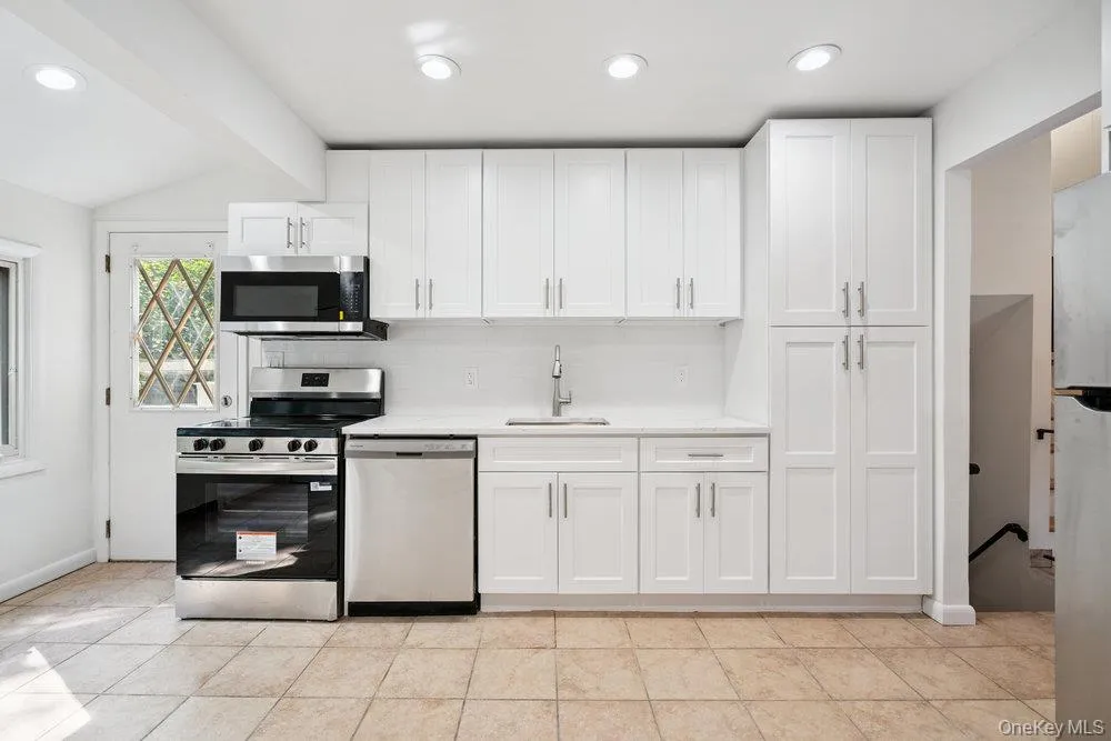 72 Winthrop Road, Oyster Bay, NY, 3 Bedrooms Bedrooms, 7 Rooms Rooms,2 BathroomsBathrooms,Residential Lease,For Rent,Winthrop,0,972728 72 Winthrop Road, Oyster Bay, NY, 3 Bedrooms Bedrooms, 7 Rooms Rooms,2 BathroomsBathrooms,Residential Lease,For Rent,Winthrop,0,972728