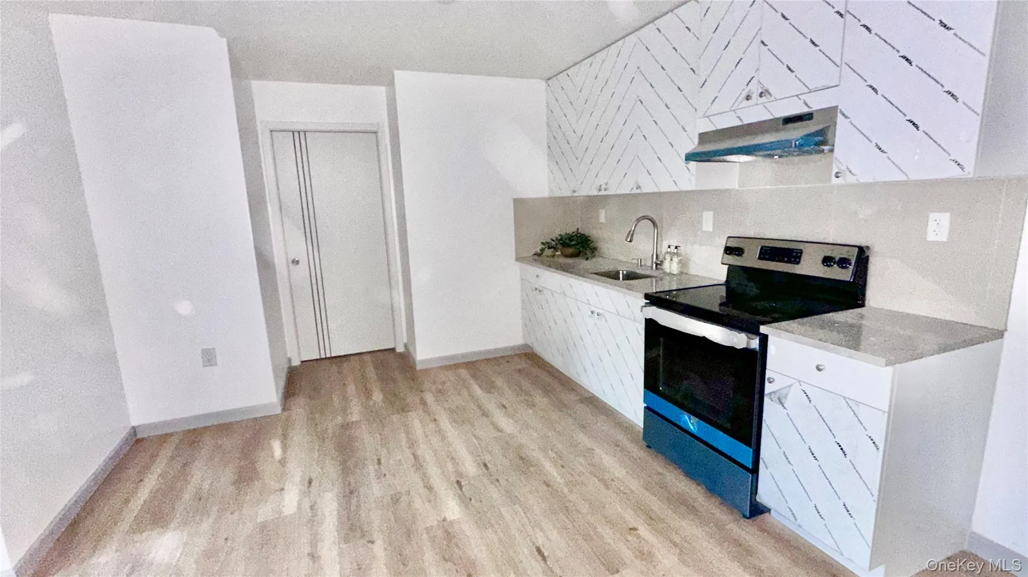70-25 Queens Blvd, New York, NY, 3 Bedrooms Bedrooms, 6 Rooms Rooms,2 BathroomsBathrooms,Residential Lease,For Rent,Queens Blvd,0,972744 70-25 Queens Blvd, New York, NY, 3 Bedrooms Bedrooms, 6 Rooms Rooms,2 BathroomsBathrooms,Residential Lease,For Rent,Queens Blvd,0,972744