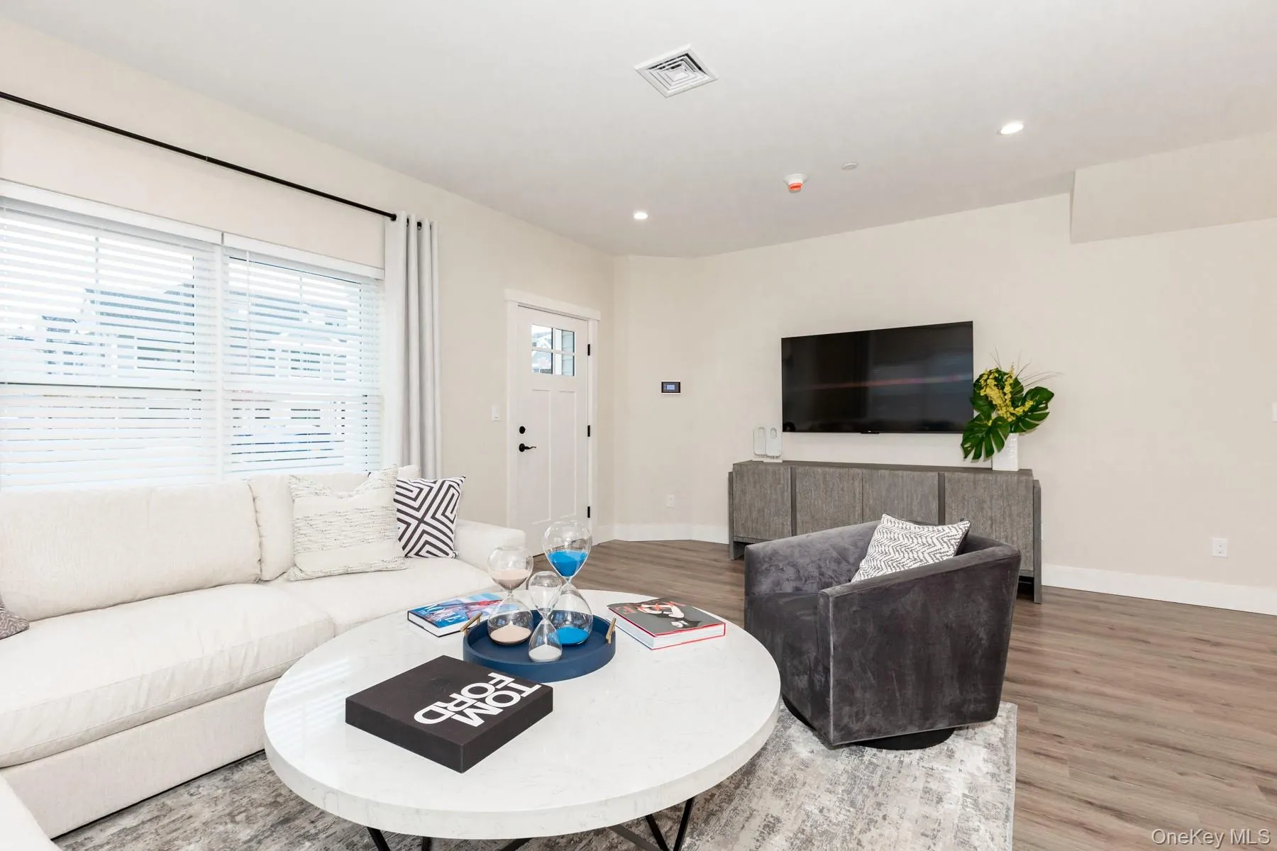 209 Romar Court, Babylon, NY, 2 Bedrooms Bedrooms, 5 Rooms Rooms,2 BathroomsBathrooms,Residential Lease,For Rent,Romar,0,972750 209 Romar Court, Babylon, NY, 2 Bedrooms Bedrooms, 5 Rooms Rooms,2 BathroomsBathrooms,Residential Lease,For Rent,Romar,0,972750