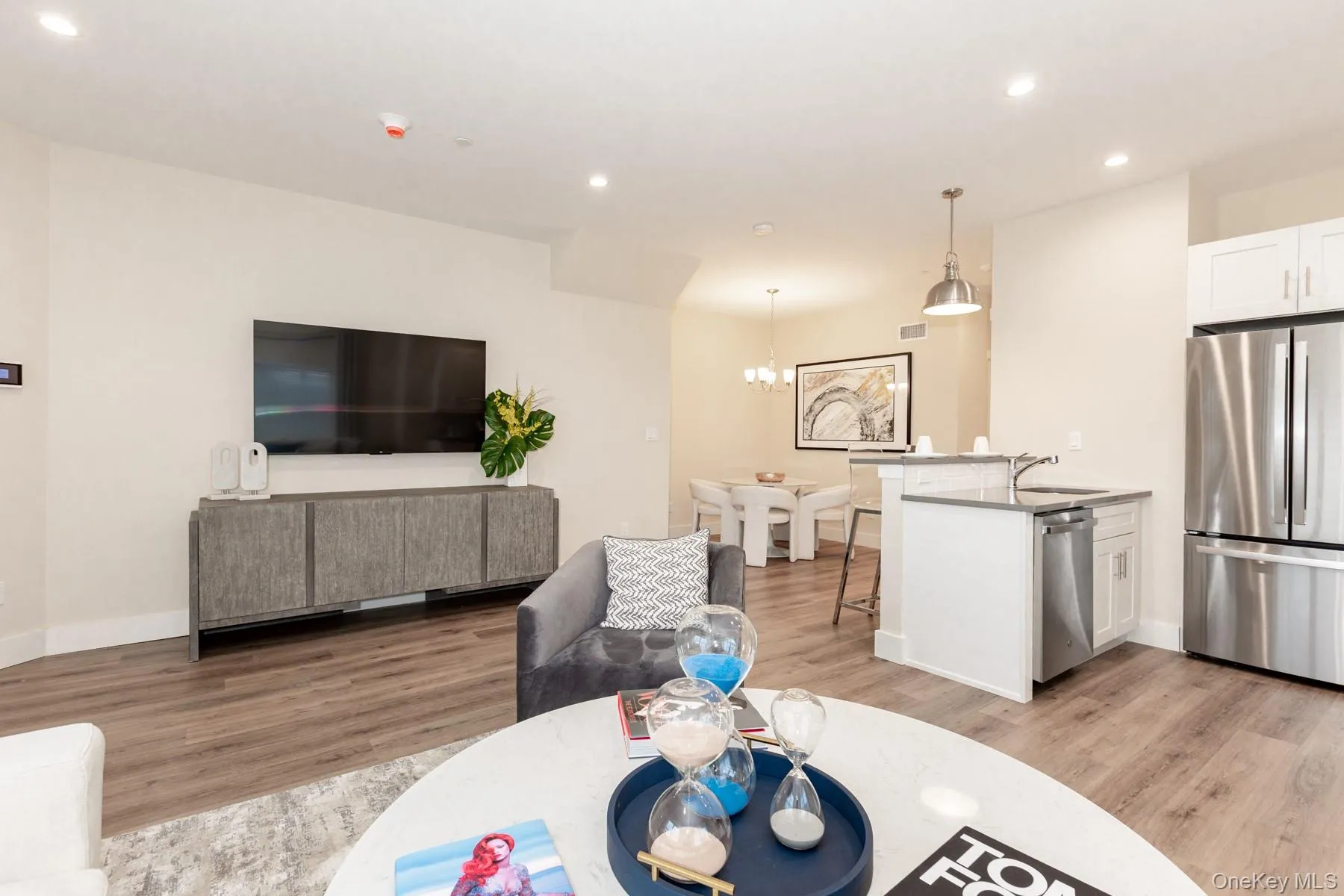 209 Romar Court, Babylon, NY, 2 Bedrooms Bedrooms, 5 Rooms Rooms,2 BathroomsBathrooms,Residential Lease,For Rent,Romar,0,972750 209 Romar Court, Babylon, NY, 2 Bedrooms Bedrooms, 5 Rooms Rooms,2 BathroomsBathrooms,Residential Lease,For Rent,Romar,0,972750