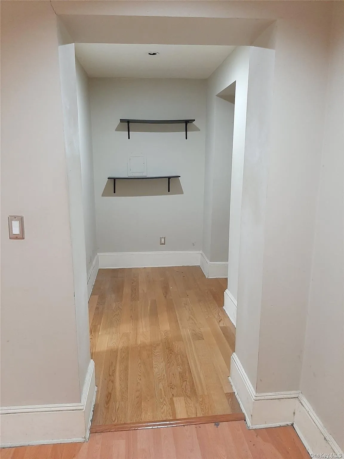 1 Hillside Avenue, North Hempstead, NY, 2 Rooms Rooms,1 BathroomBathrooms,Residential Lease,For Rent,Hillside,0,972793 1 Hillside Avenue, North Hempstead, NY, 2 Rooms Rooms,1 BathroomBathrooms,Residential Lease,For Rent,Hillside,0,972793