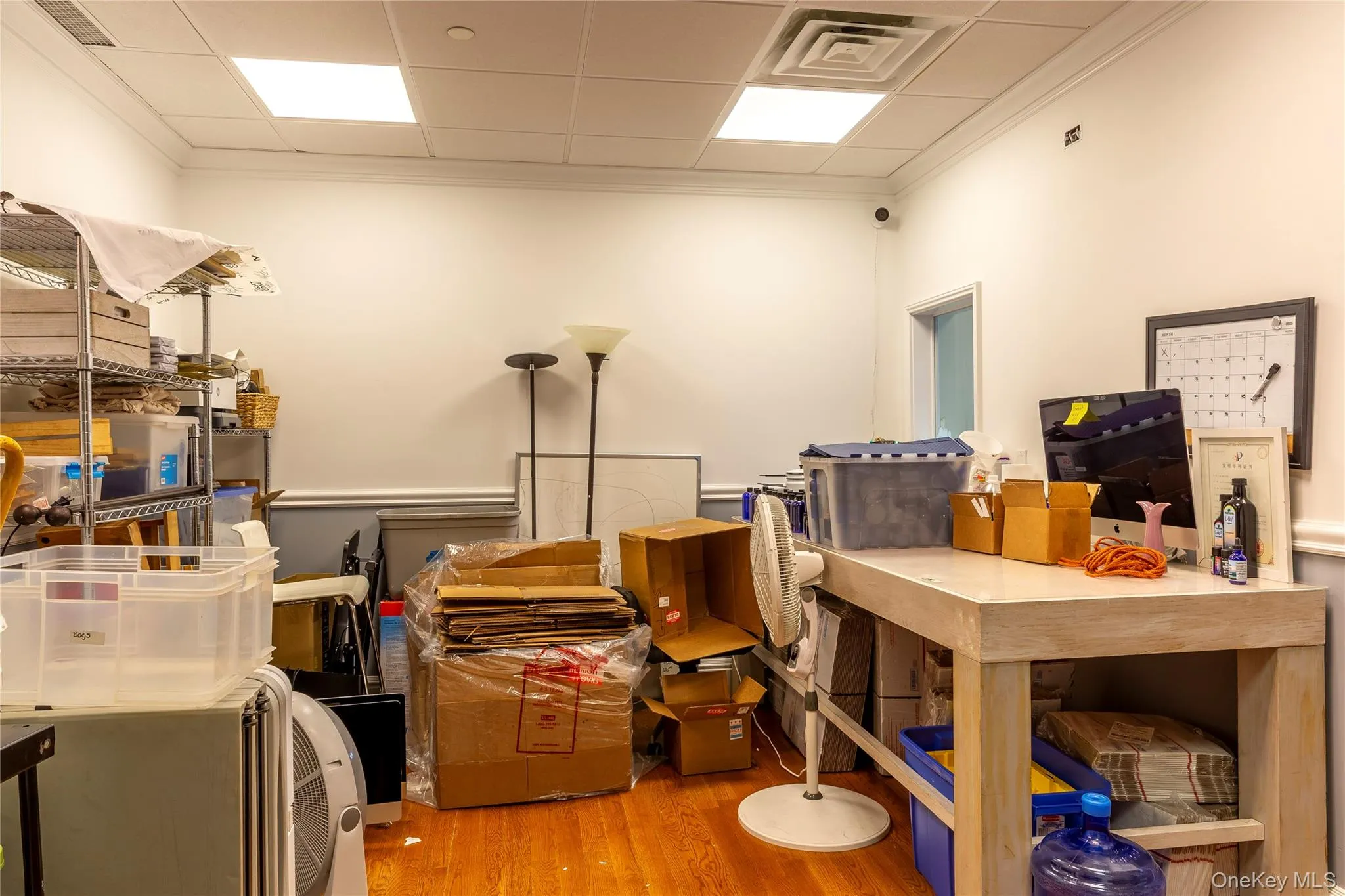 View of back office. View of back office.