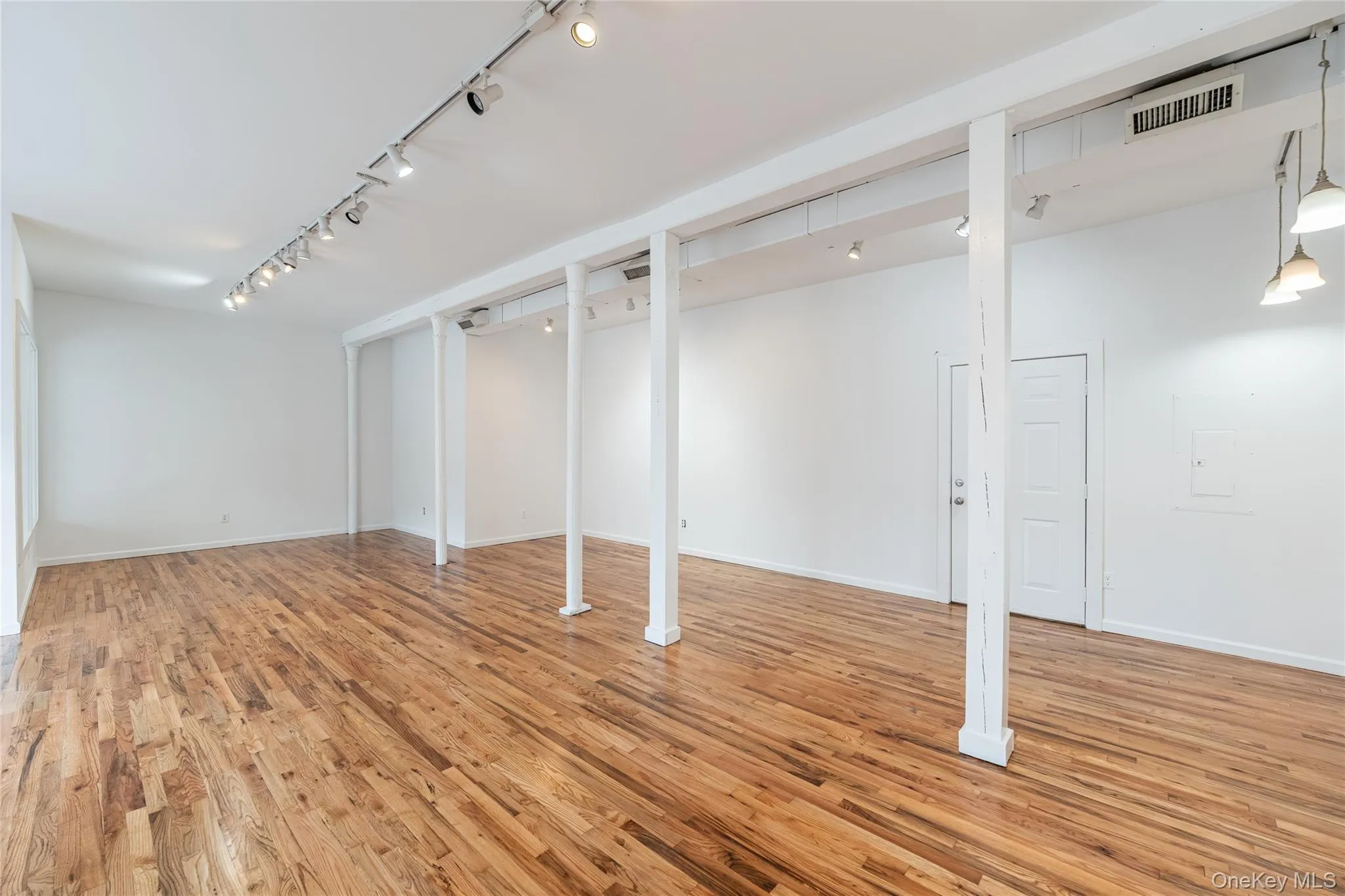 123-125 Main Street, Store #4, Greenport, NY 123-125 Main Street, Store #4, Greenport, NY