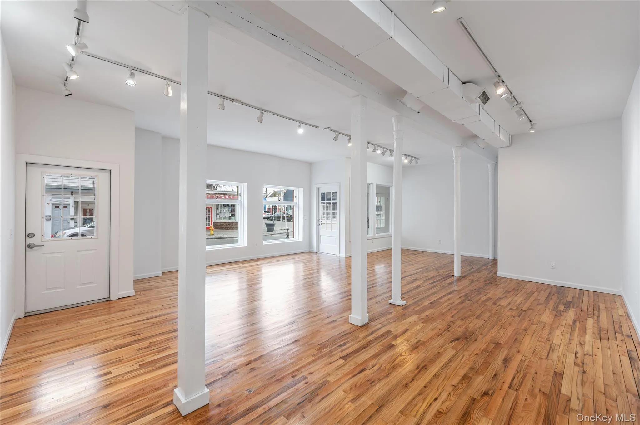 123-125 Main Street, Store #4, Greenport, NY 123-125 Main Street, Store #4, Greenport, NY