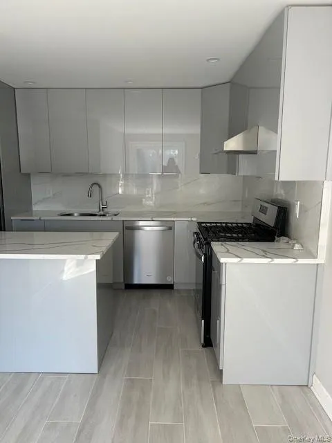 14441 78th Avenue, New York, NY, 3 Bedrooms Bedrooms, 4 Rooms Rooms,1 BathroomBathrooms,Residential Lease,For Rent,78th,0,972872 14441 78th Avenue, New York, NY, 3 Bedrooms Bedrooms, 4 Rooms Rooms,1 BathroomBathrooms,Residential Lease,For Rent,78th,0,972872