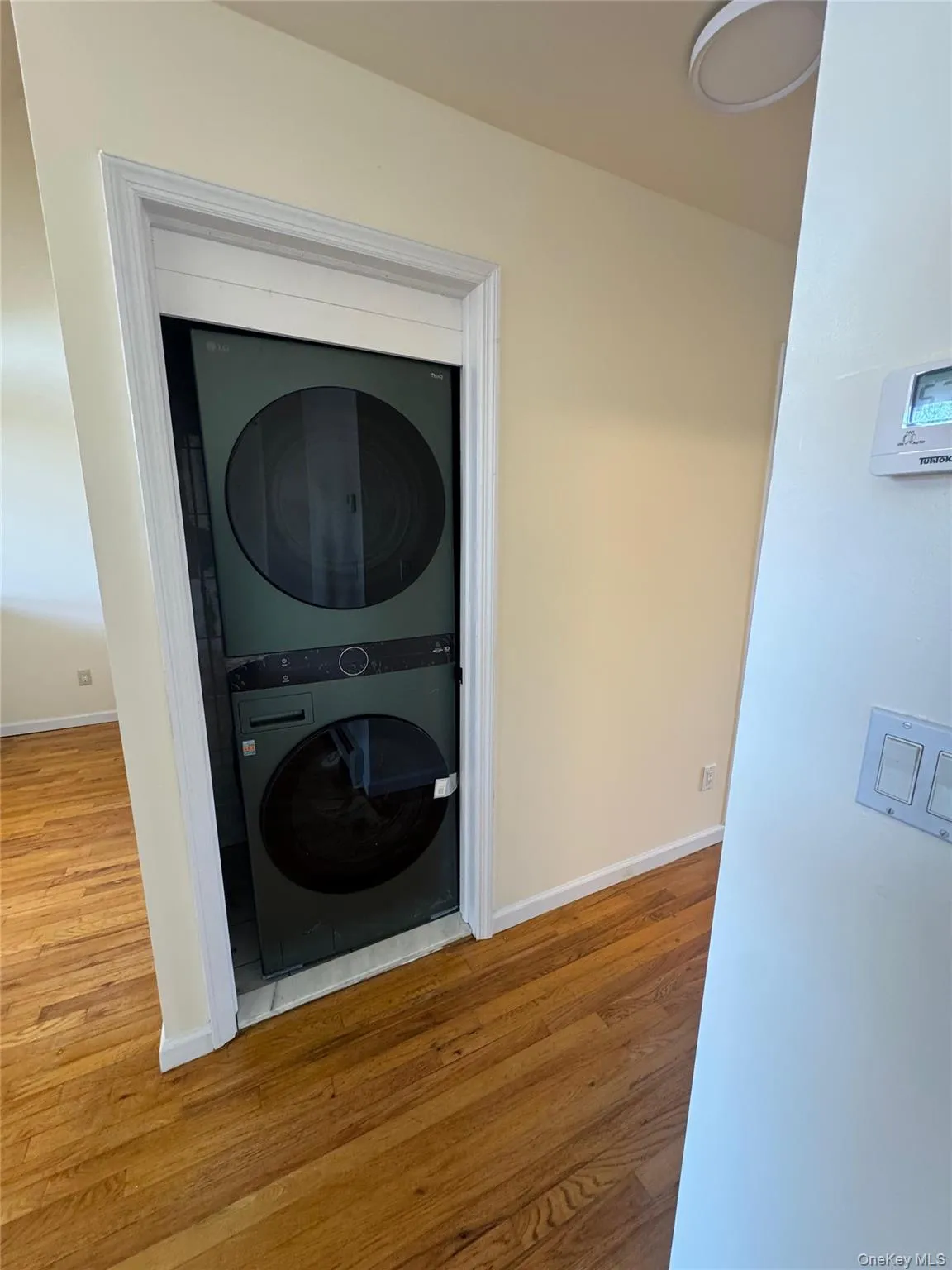 25016 41st Road, New York, NY, 3 Bedrooms Bedrooms, 6 Rooms Rooms,2 BathroomsBathrooms,Residential Lease,For Rent,41st,0,972889 25016 41st Road, New York, NY, 3 Bedrooms Bedrooms, 6 Rooms Rooms,2 BathroomsBathrooms,Residential Lease,For Rent,41st,0,972889