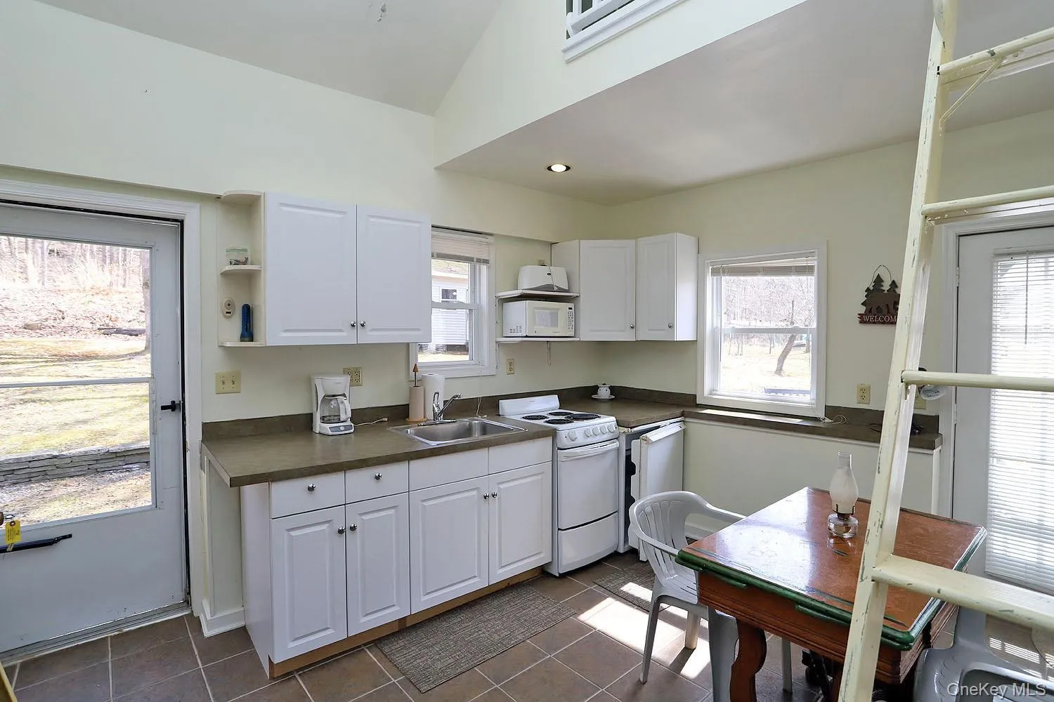 Kitchen and dining area. Kitchen and dining area.