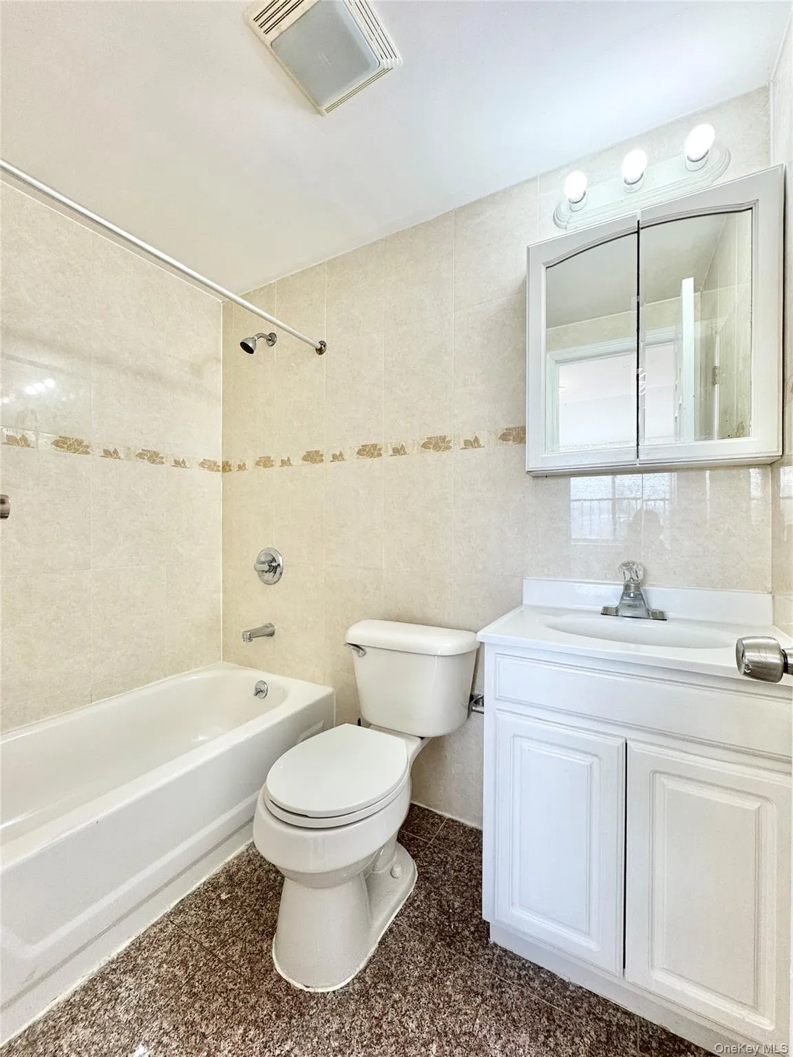 57-39 Mazeau Street, New York, NY, 3 Bedrooms Bedrooms, 6 Rooms Rooms,2 BathroomsBathrooms,Residential Lease,For Rent,Mazeau,0,972912 57-39 Mazeau Street, New York, NY, 3 Bedrooms Bedrooms, 6 Rooms Rooms,2 BathroomsBathrooms,Residential Lease,For Rent,Mazeau,0,972912