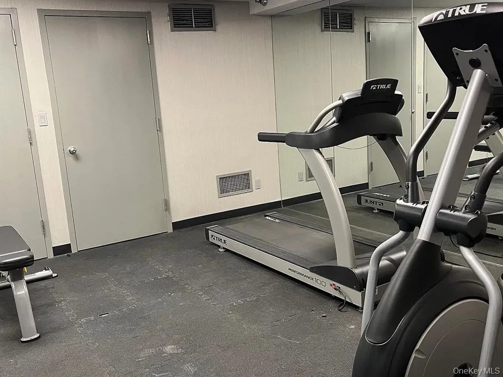 88 Cutter Mill Road, North Hempstead, NY, 2 Bedrooms Bedrooms, 4 Rooms Rooms,2 BathroomsBathrooms,Residential Lease,For Rent,Cutter Mill,0,972918 88 Cutter Mill Road, North Hempstead, NY, 2 Bedrooms Bedrooms, 4 Rooms Rooms,2 BathroomsBathrooms,Residential Lease,For Rent,Cutter Mill,0,972918