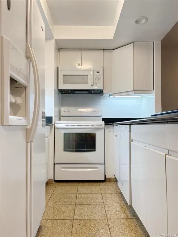 88 Cutter Mill Road, North Hempstead, NY, 2 Bedrooms Bedrooms, 4 Rooms Rooms,2 BathroomsBathrooms,Residential Lease,For Rent,Cutter Mill,0,972918 88 Cutter Mill Road, North Hempstead, NY, 2 Bedrooms Bedrooms, 4 Rooms Rooms,2 BathroomsBathrooms,Residential Lease,For Rent,Cutter Mill,0,972918