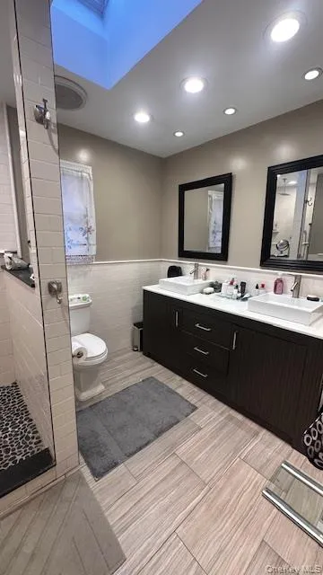 2nd Floor Bathroom 2nd Floor Bathroom