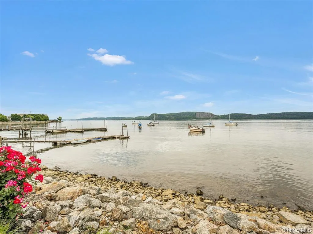 56 Highland Avenue, Ossining, NY, 2 Bedrooms Bedrooms, 6 Rooms Rooms,1 BathroomBathrooms,Residential Lease,For Rent,Highland,0,973045 56 Highland Avenue, Ossining, NY, 2 Bedrooms Bedrooms, 6 Rooms Rooms,1 BathroomBathrooms,Residential Lease,For Rent,Highland,0,973045