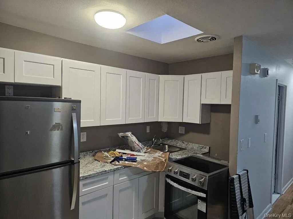 1685 Watson Avenue, New York, NY, 3 Bedrooms Bedrooms, 3 Rooms Rooms,1 BathroomBathrooms,Residential Lease,For Rent,Watson,0,973083 1685 Watson Avenue, New York, NY, 3 Bedrooms Bedrooms, 3 Rooms Rooms,1 BathroomBathrooms,Residential Lease,For Rent,Watson,0,973083