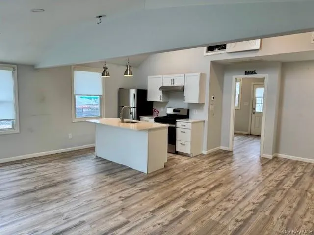 9 Greenwich Avenue, Oyster Bay, NY, 1 Bedroom Bedrooms, 2 Rooms Rooms,1 BathroomBathrooms,Residential Lease,For Rent,Greenwich,0,973117 9 Greenwich Avenue, Oyster Bay, NY, 1 Bedroom Bedrooms, 2 Rooms Rooms,1 BathroomBathrooms,Residential Lease,For Rent,Greenwich,0,973117