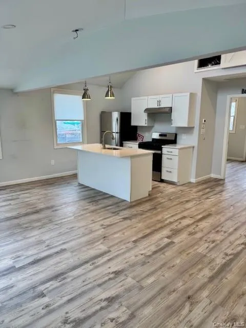 9 Greenwich Avenue, Oyster Bay, NY, 1 Bedroom Bedrooms, 2 Rooms Rooms,1 BathroomBathrooms,Residential Lease,For Rent,Greenwich,0,973117 9 Greenwich Avenue, Oyster Bay, NY, 1 Bedroom Bedrooms, 2 Rooms Rooms,1 BathroomBathrooms,Residential Lease,For Rent,Greenwich,0,973117