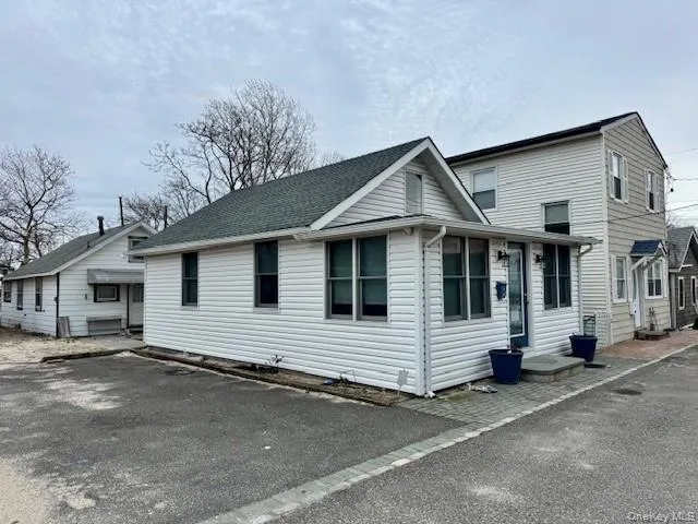 9 Greenwich Avenue, Oyster Bay, NY, 1 Bedroom Bedrooms, 2 Rooms Rooms,1 BathroomBathrooms,Residential Lease,For Rent,Greenwich,0,973117 9 Greenwich Avenue, Oyster Bay, NY, 1 Bedroom Bedrooms, 2 Rooms Rooms,1 BathroomBathrooms,Residential Lease,For Rent,Greenwich,0,973117
