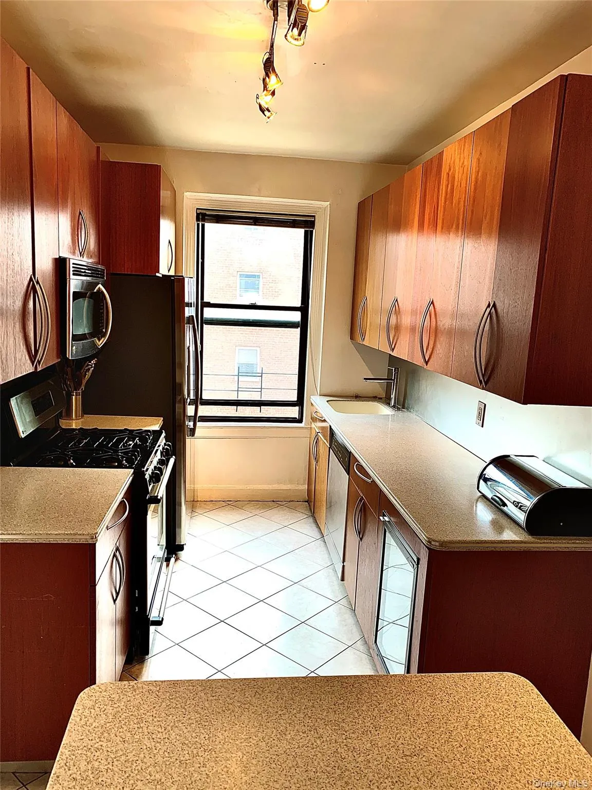 7320 Austin Street, New York, NY, 2 Bedrooms Bedrooms, 5 Rooms Rooms,1 BathroomBathrooms,Residential Lease,For Rent,Austin,0,973130 7320 Austin Street, New York, NY, 2 Bedrooms Bedrooms, 5 Rooms Rooms,1 BathroomBathrooms,Residential Lease,For Rent,Austin,0,973130