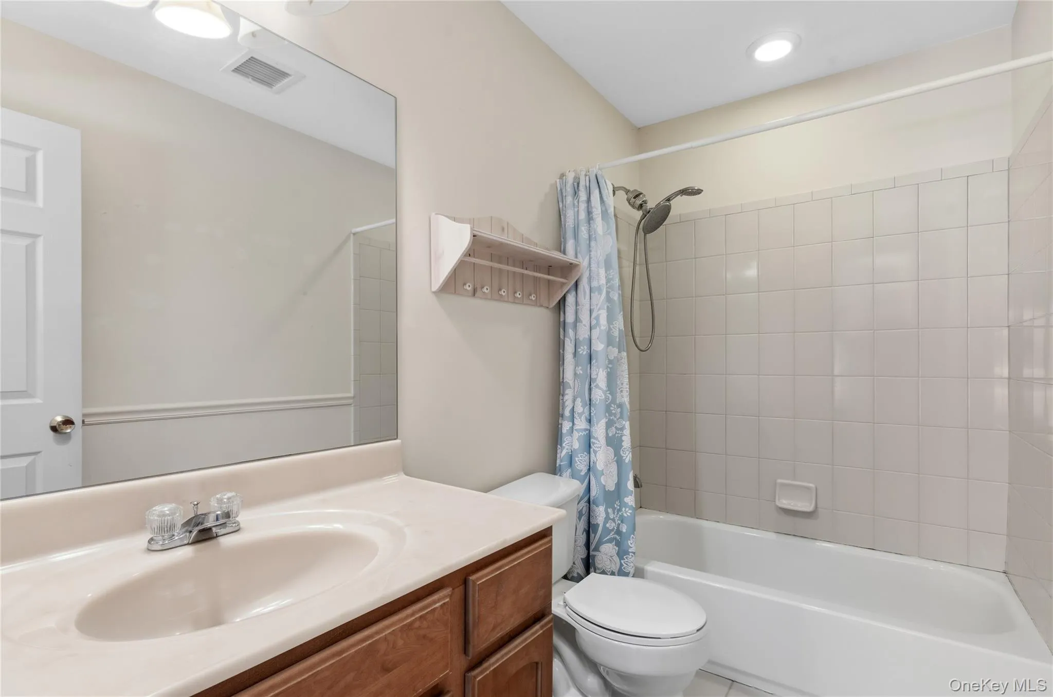 3006 Amen Corner, Riverhead, NY, 2 Bedrooms Bedrooms, 6 Rooms Rooms,2 BathroomsBathrooms,Residential,For Rent,Amen,0,973137 3006 Amen Corner, Riverhead, NY, 2 Bedrooms Bedrooms, 6 Rooms Rooms,2 BathroomsBathrooms,Residential,For Rent,Amen,0,973137