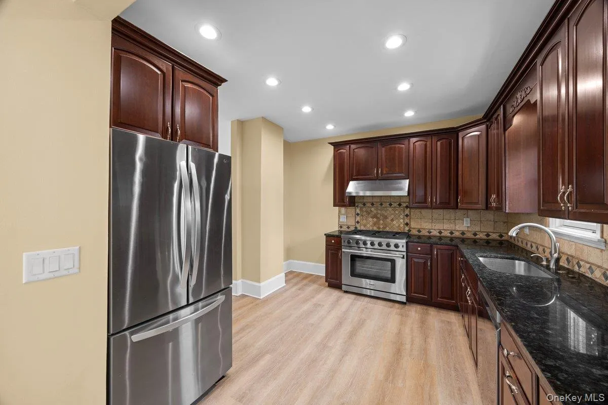 71 Longview Avenue, White Plains, NY, 2 Bedrooms Bedrooms, 4 Rooms Rooms,1 BathroomBathrooms,Residential Lease,For Rent,Longview,0,973153 71 Longview Avenue, White Plains, NY, 2 Bedrooms Bedrooms, 4 Rooms Rooms,1 BathroomBathrooms,Residential Lease,For Rent,Longview,0,973153