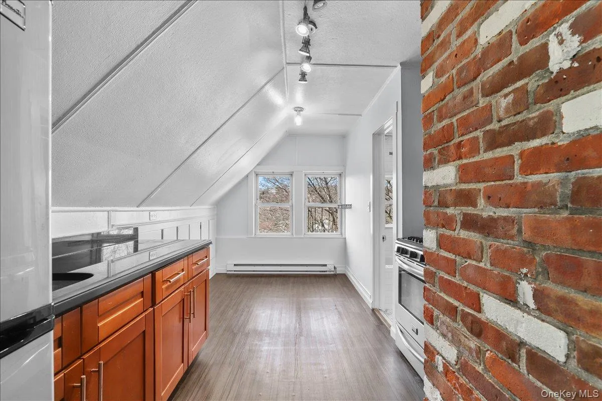 7 Oak Avenue, Eastchester, NY, 2 Bedrooms Bedrooms, 3 Rooms Rooms,1 BathroomBathrooms,Residential Lease,For Rent,Oak,0,973154 7 Oak Avenue, Eastchester, NY, 2 Bedrooms Bedrooms, 3 Rooms Rooms,1 BathroomBathrooms,Residential Lease,For Rent,Oak,0,973154