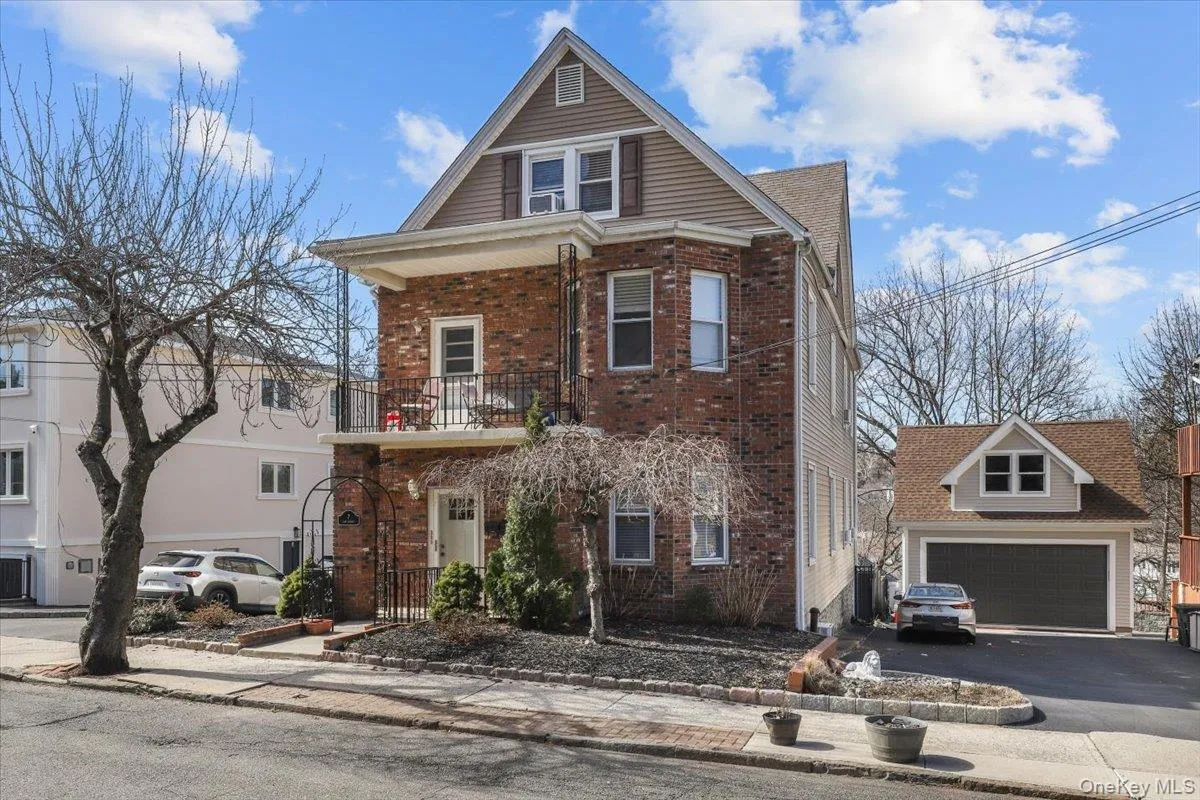 7 Oak Avenue, Eastchester, NY, 2 Bedrooms Bedrooms, 3 Rooms Rooms,1 BathroomBathrooms,Residential Lease,For Rent,Oak,0,973154 7 Oak Avenue, Eastchester, NY, 2 Bedrooms Bedrooms, 3 Rooms Rooms,1 BathroomBathrooms,Residential Lease,For Rent,Oak,0,973154