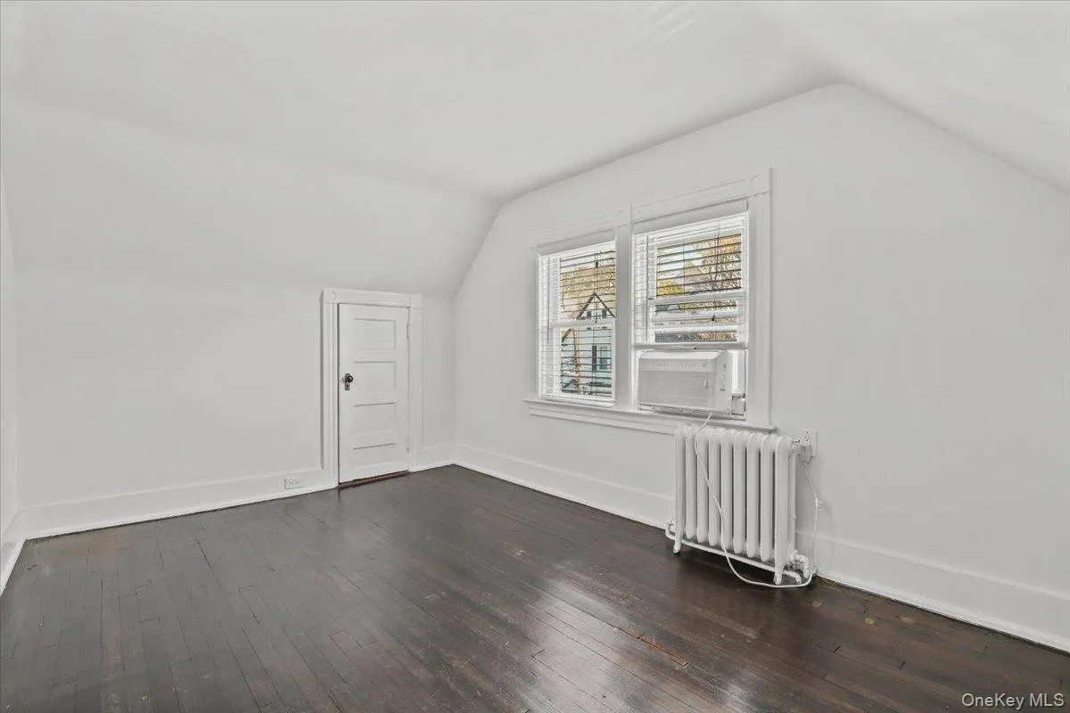 7 Oak Avenue, Eastchester, NY, 2 Bedrooms Bedrooms, 3 Rooms Rooms,1 BathroomBathrooms,Residential Lease,For Rent,Oak,0,973154 7 Oak Avenue, Eastchester, NY, 2 Bedrooms Bedrooms, 3 Rooms Rooms,1 BathroomBathrooms,Residential Lease,For Rent,Oak,0,973154