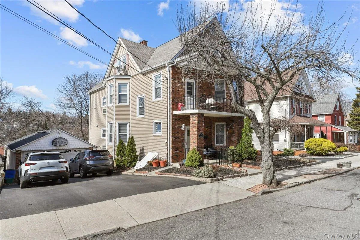 7 Oak Avenue, Eastchester, NY, 2 Bedrooms Bedrooms, 3 Rooms Rooms,1 BathroomBathrooms,Residential Lease,For Rent,Oak,0,973154 7 Oak Avenue, Eastchester, NY, 2 Bedrooms Bedrooms, 3 Rooms Rooms,1 BathroomBathrooms,Residential Lease,For Rent,Oak,0,973154