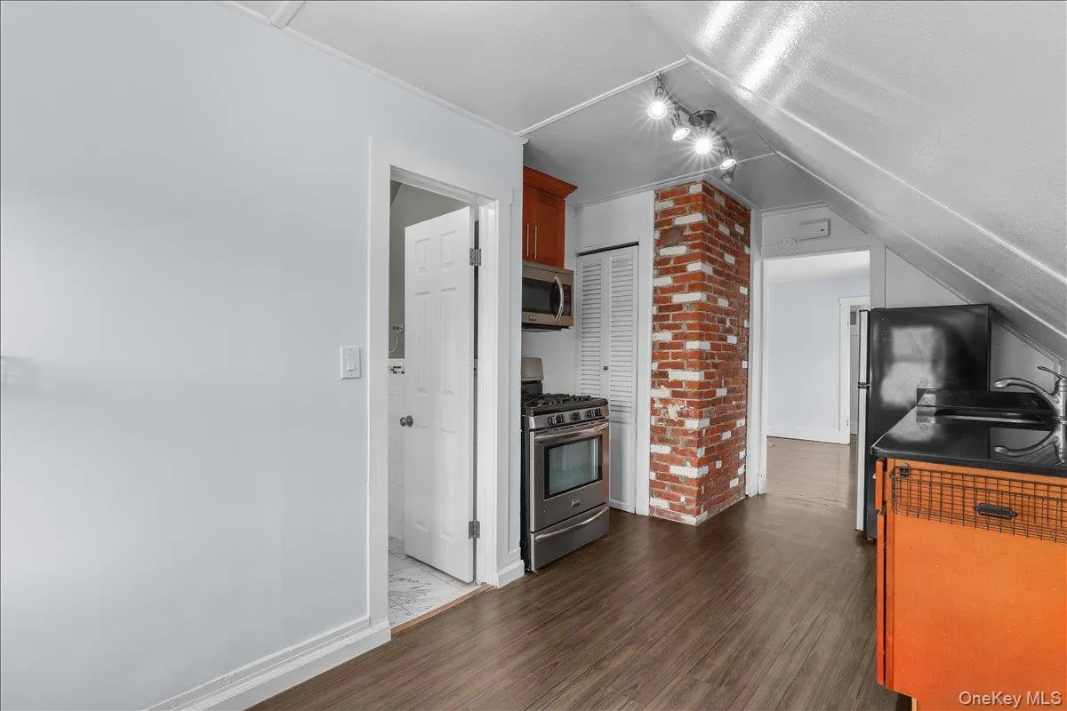 7 Oak Avenue, Eastchester, NY, 2 Bedrooms Bedrooms, 3 Rooms Rooms,1 BathroomBathrooms,Residential Lease,For Rent,Oak,0,973154 7 Oak Avenue, Eastchester, NY, 2 Bedrooms Bedrooms, 3 Rooms Rooms,1 BathroomBathrooms,Residential Lease,For Rent,Oak,0,973154