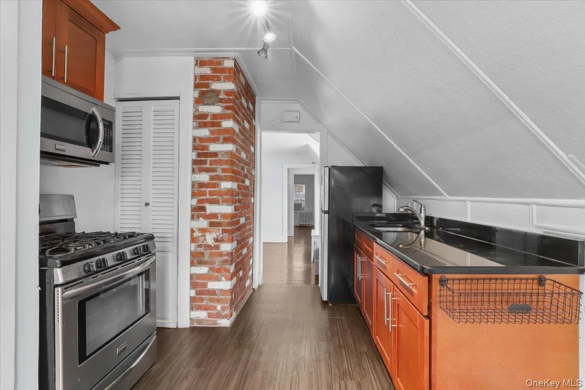 7 Oak Avenue, Eastchester, NY, 2 Bedrooms Bedrooms, 3 Rooms Rooms,1 BathroomBathrooms,Residential Lease,For Rent,Oak,0,973154 7 Oak Avenue, Eastchester, NY, 2 Bedrooms Bedrooms, 3 Rooms Rooms,1 BathroomBathrooms,Residential Lease,For Rent,Oak,0,973154