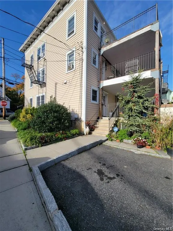 130 Locust Avenue, New Rochelle, NY, 3 Bedrooms Bedrooms, 7 Rooms Rooms,2 BathroomsBathrooms,Residential Lease,For Rent,Locust,0,973195 130 Locust Avenue, New Rochelle, NY, 3 Bedrooms Bedrooms, 7 Rooms Rooms,2 BathroomsBathrooms,Residential Lease,For Rent,Locust,0,973195