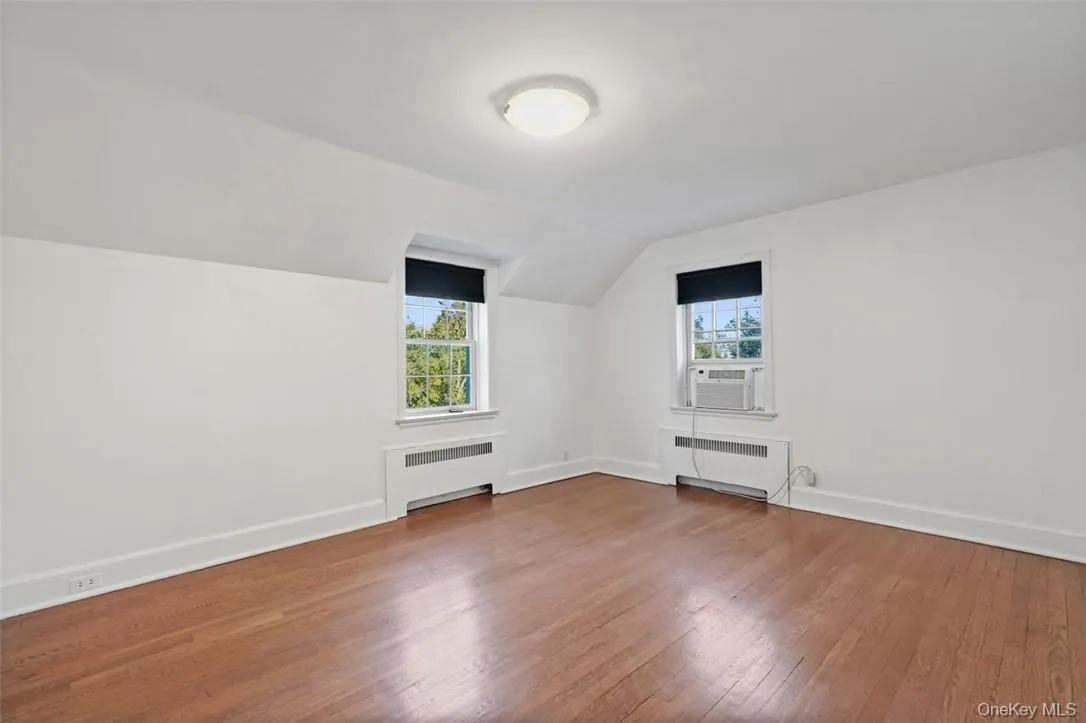 Large and bright second bedroom Large and bright second bedroom