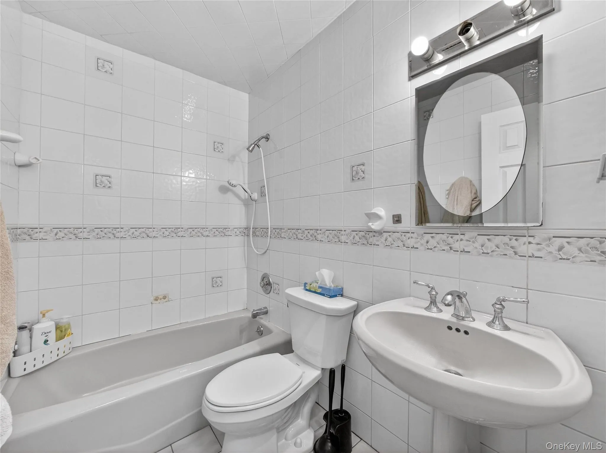 15 Victoria Drive, Ramapo, NY, 7 Bedrooms Bedrooms, 11 Rooms Rooms,3 BathroomsBathrooms,Residential,For Rent,Victoria,0,973254 15 Victoria Drive, Ramapo, NY, 7 Bedrooms Bedrooms, 11 Rooms Rooms,3 BathroomsBathrooms,Residential,For Rent,Victoria,0,973254