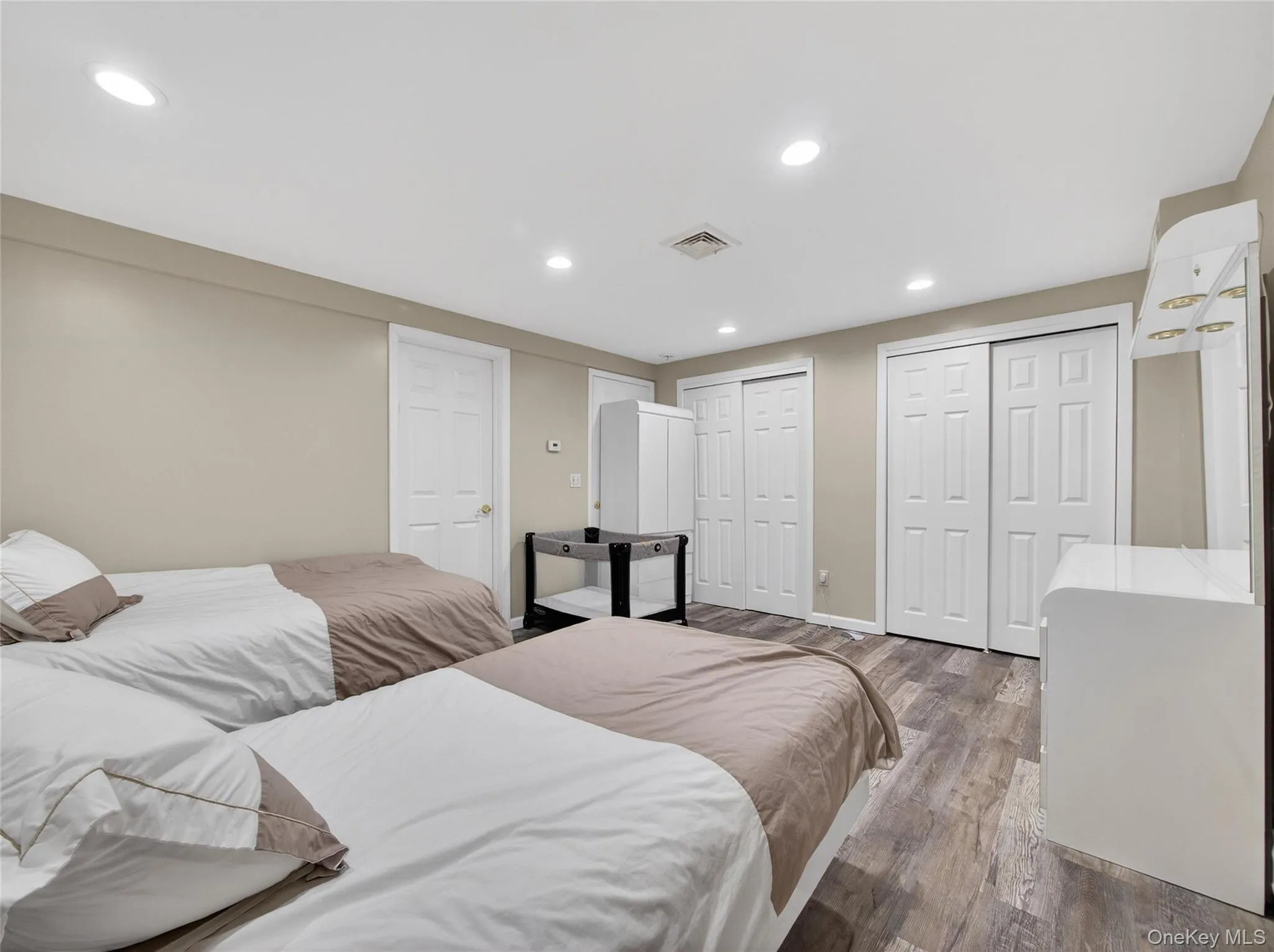 15 Victoria Drive, Ramapo, NY, 7 Bedrooms Bedrooms, 11 Rooms Rooms,3 BathroomsBathrooms,Residential,For Rent,Victoria,0,973254 15 Victoria Drive, Ramapo, NY, 7 Bedrooms Bedrooms, 11 Rooms Rooms,3 BathroomsBathrooms,Residential,For Rent,Victoria,0,973254