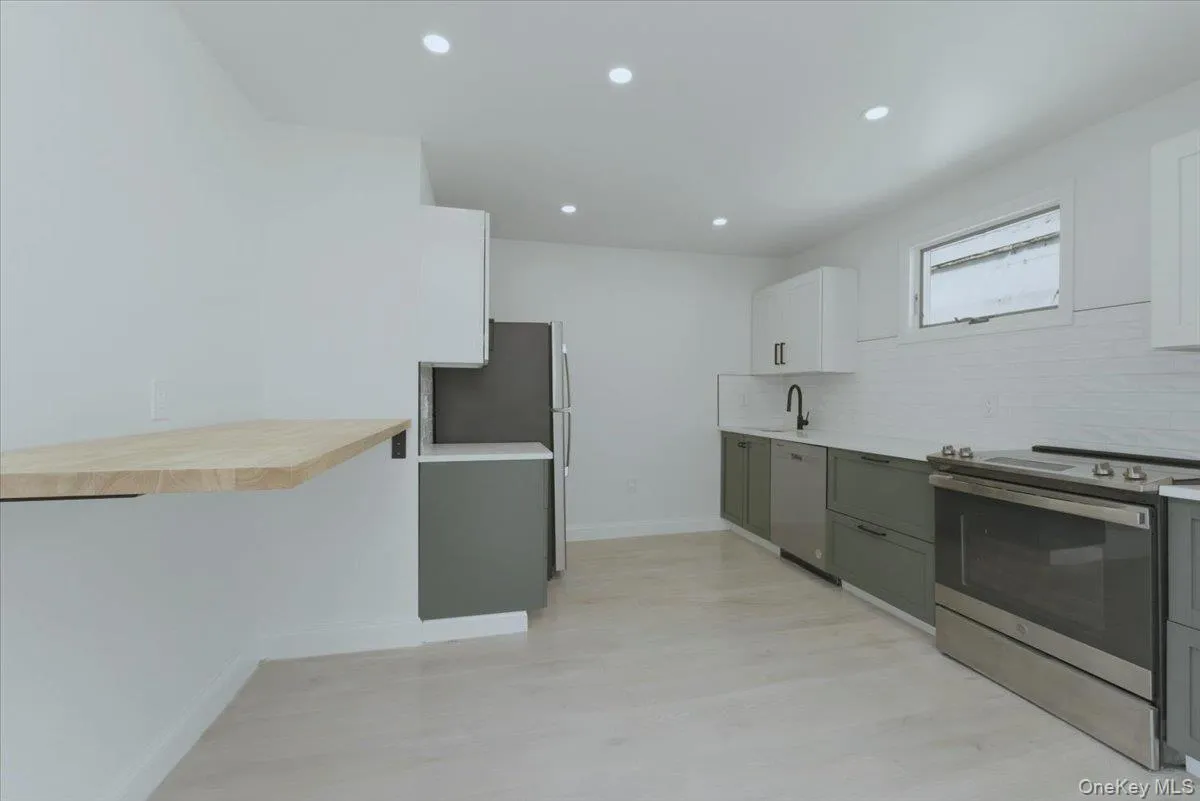 1895 Park Street, Hempstead, NY, 3 Bedrooms Bedrooms, 7 Rooms Rooms,2 BathroomsBathrooms,Residential,For Rent,Park,0,973256 1895 Park Street, Hempstead, NY, 3 Bedrooms Bedrooms, 7 Rooms Rooms,2 BathroomsBathrooms,Residential,For Rent,Park,0,973256
