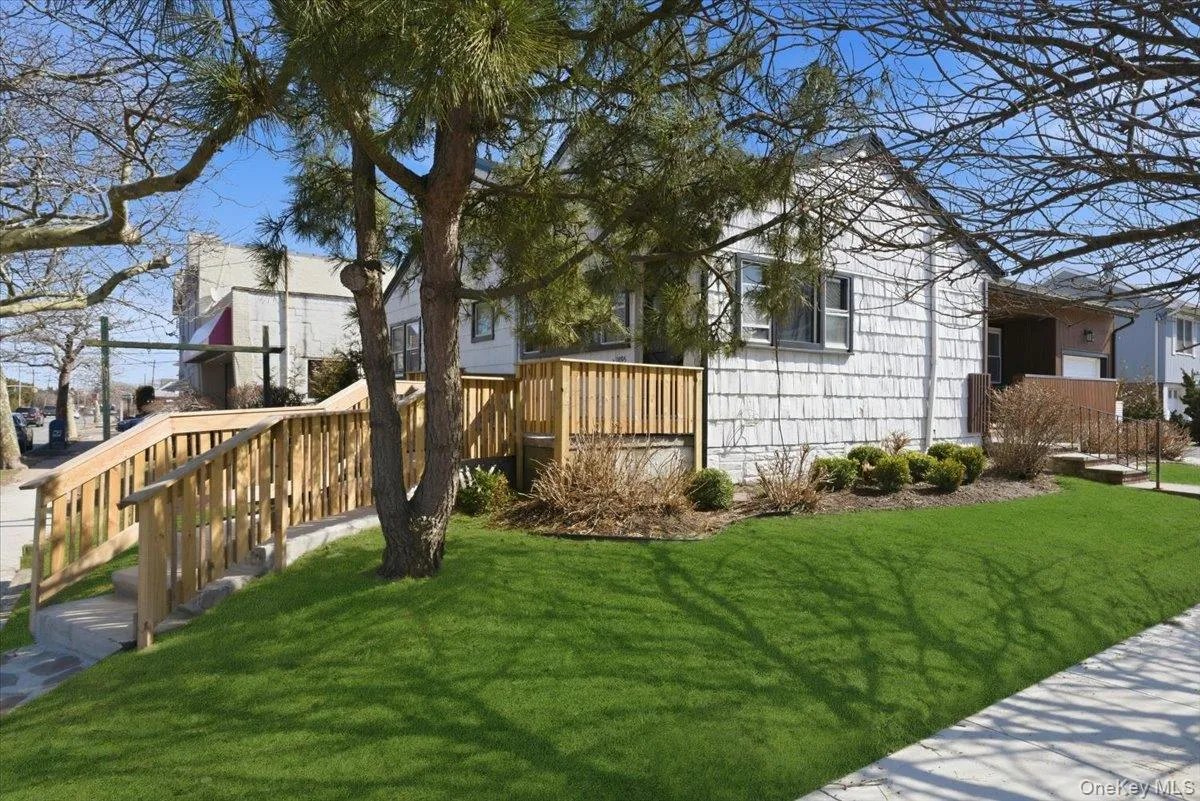 1895 Park Street, Hempstead, NY, 3 Bedrooms Bedrooms, 7 Rooms Rooms,2 BathroomsBathrooms,Residential,For Rent,Park,0,973256 1895 Park Street, Hempstead, NY, 3 Bedrooms Bedrooms, 7 Rooms Rooms,2 BathroomsBathrooms,Residential,For Rent,Park,0,973256