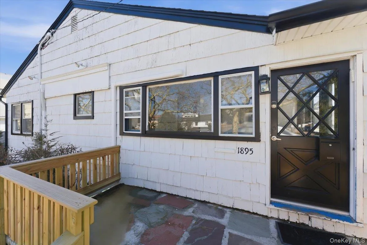 1895 Park Street, Hempstead, NY, 3 Bedrooms Bedrooms, 7 Rooms Rooms,2 BathroomsBathrooms,Residential,For Rent,Park,0,973256 1895 Park Street, Hempstead, NY, 3 Bedrooms Bedrooms, 7 Rooms Rooms,2 BathroomsBathrooms,Residential,For Rent,Park,0,973256
