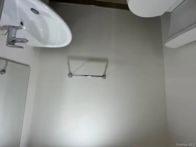 42 Sintsink Drive, North Hempstead, NY, 2 Bedrooms Bedrooms, 5 Rooms Rooms,2 BathroomsBathrooms,Residential Lease,For Rent,Sintsink,0,973282 42 Sintsink Drive, North Hempstead, NY, 2 Bedrooms Bedrooms, 5 Rooms Rooms,2 BathroomsBathrooms,Residential Lease,For Rent,Sintsink,0,973282