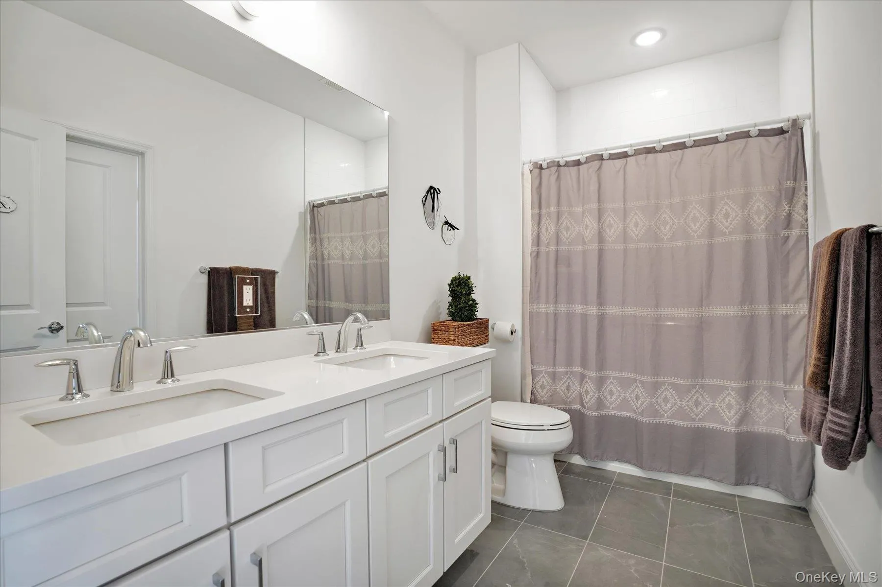 272 Silver Timber Drive, Brookhaven, NY, 2 Bedrooms Bedrooms, 5 Rooms Rooms,2 BathroomsBathrooms,Residential,For Rent,Silver Timber,0,973285 272 Silver Timber Drive, Brookhaven, NY, 2 Bedrooms Bedrooms, 5 Rooms Rooms,2 BathroomsBathrooms,Residential,For Rent,Silver Timber,0,973285