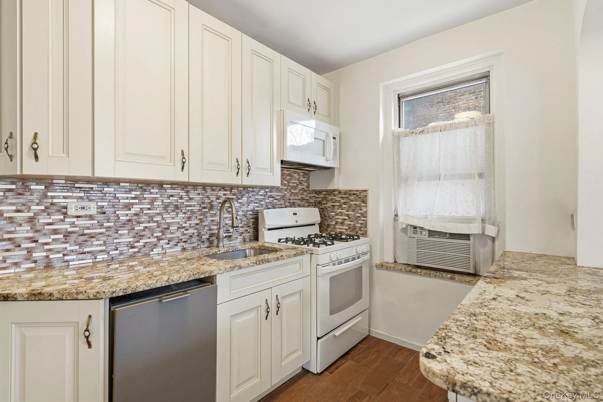 601 Pelham Parkway, New York, NY, 2 Bedrooms Bedrooms, 6 Rooms Rooms,2 BathroomsBathrooms,Residential,For Rent,Pelham,0,973351 601 Pelham Parkway, New York, NY, 2 Bedrooms Bedrooms, 6 Rooms Rooms,2 BathroomsBathrooms,Residential,For Rent,Pelham,0,973351