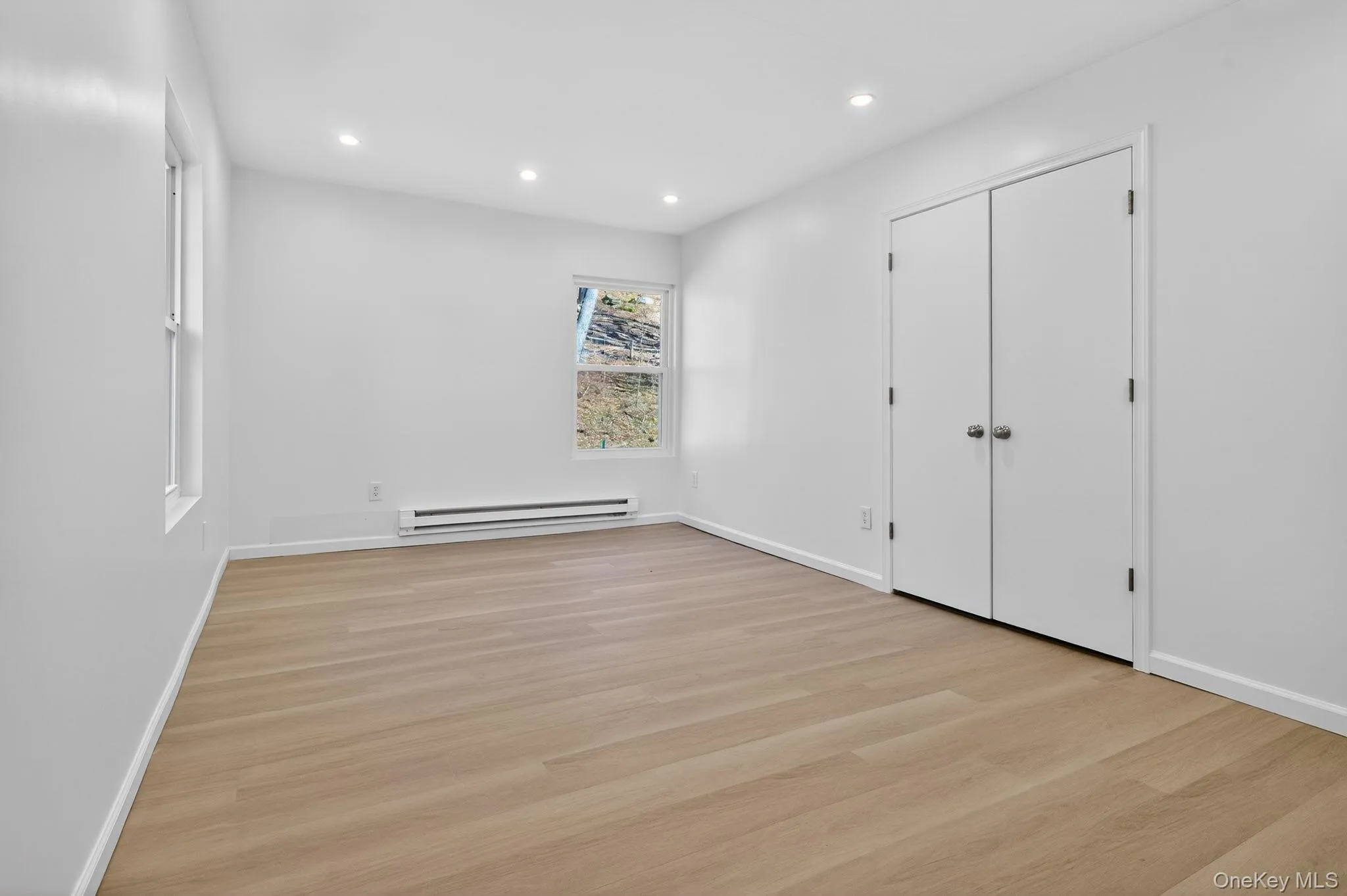 Ample Bedroom with Large Closet Ample Bedroom with Large Closet