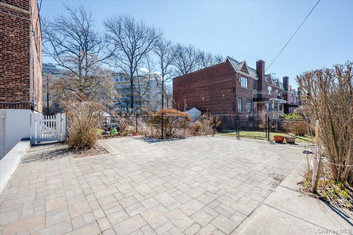 1776 Seminole Avenue, New York, NY, 4 Bedrooms Bedrooms, 8 Rooms Rooms,1 BathroomBathrooms,Residential,For Rent,Seminole,0,973363 1776 Seminole Avenue, New York, NY, 4 Bedrooms Bedrooms, 8 Rooms Rooms,1 BathroomBathrooms,Residential,For Rent,Seminole,0,973363