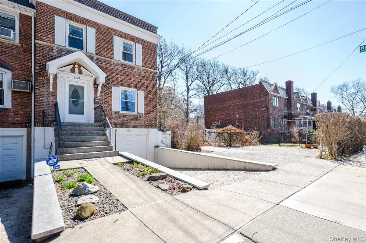 1776 Seminole Avenue, New York, NY, 4 Bedrooms Bedrooms, 8 Rooms Rooms,1 BathroomBathrooms,Residential,For Rent,Seminole,0,973363 1776 Seminole Avenue, New York, NY, 4 Bedrooms Bedrooms, 8 Rooms Rooms,1 BathroomBathrooms,Residential,For Rent,Seminole,0,973363