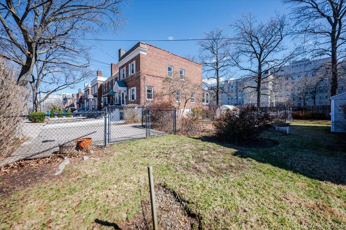 1776 Seminole Avenue, New York, NY, 4 Bedrooms Bedrooms, 8 Rooms Rooms,1 BathroomBathrooms,Residential,For Rent,Seminole,0,973363 1776 Seminole Avenue, New York, NY, 4 Bedrooms Bedrooms, 8 Rooms Rooms,1 BathroomBathrooms,Residential,For Rent,Seminole,0,973363