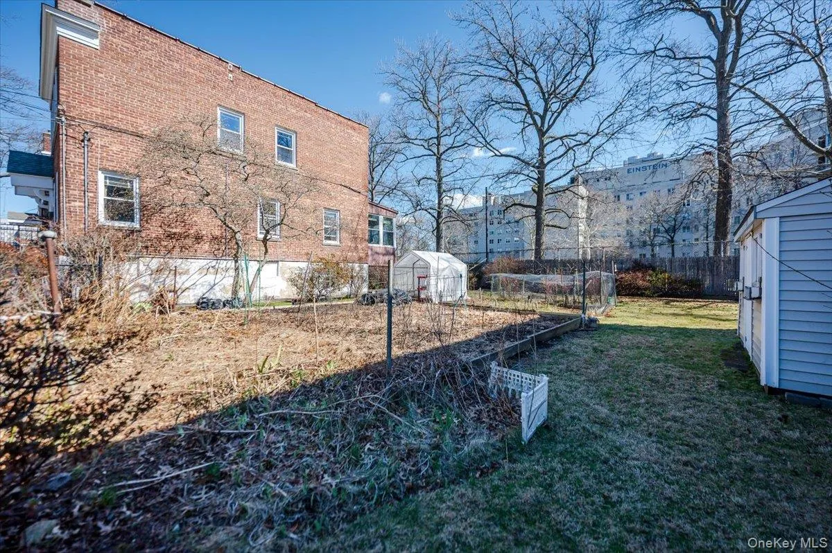 1776 Seminole Avenue, New York, NY, 4 Bedrooms Bedrooms, 8 Rooms Rooms,1 BathroomBathrooms,Residential,For Rent,Seminole,0,973363 1776 Seminole Avenue, New York, NY, 4 Bedrooms Bedrooms, 8 Rooms Rooms,1 BathroomBathrooms,Residential,For Rent,Seminole,0,973363